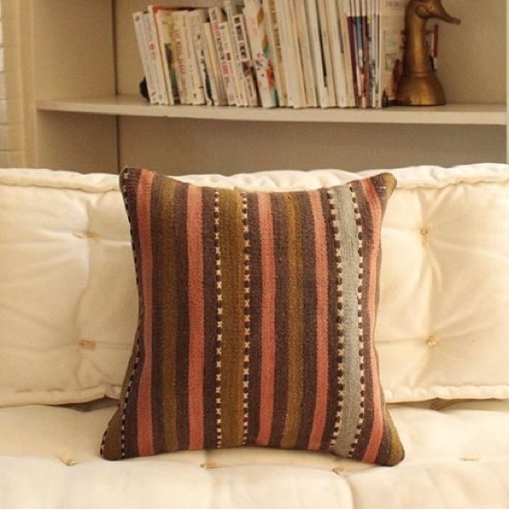 SOLD 💔 Vintage Turkish Kilim Rug Wool Pillow